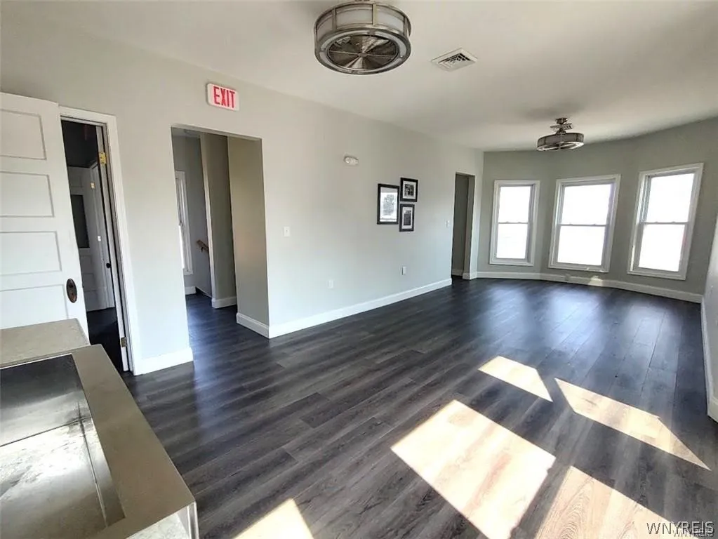 543 South Park Avenue, Buffalo, New York 14204, Buffalo, New York 14204, 5 Rooms Rooms,Commercial Sale,For Sale,543 South Park Avenue, Buffalo, New York 14204,0,B1663792