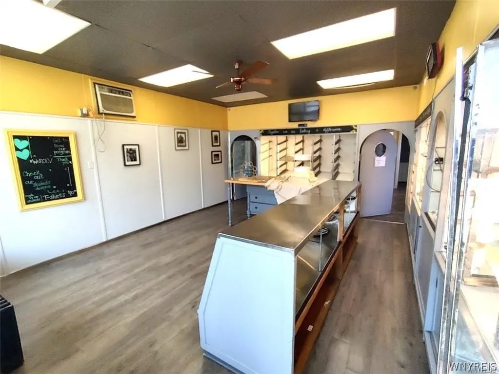 543 South Park Avenue, Buffalo, New York 14204, Buffalo, New York 14204, 5 Rooms Rooms,Commercial Sale,For Sale,543 South Park Avenue, Buffalo, New York 14204,0,B1663792