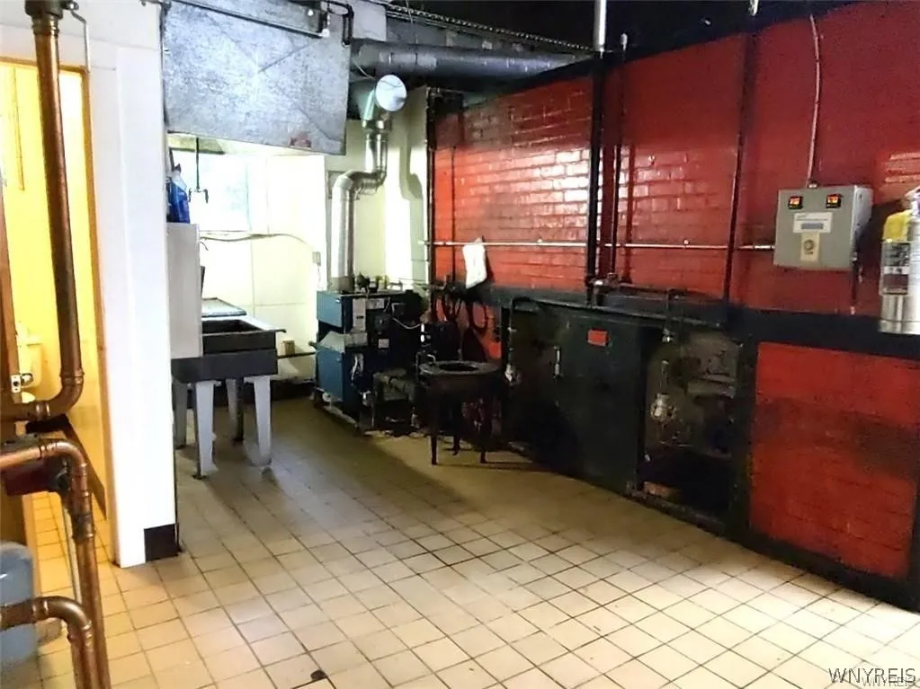 543 South Park Avenue, Buffalo, New York 14204, Buffalo, New York 14204, 5 Rooms Rooms,Commercial Sale,For Sale,543 South Park Avenue, Buffalo, New York 14204,0,B1663792