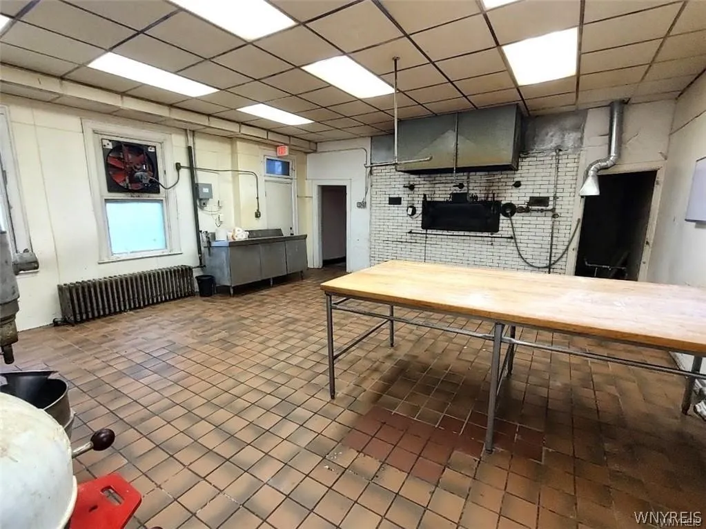 543 South Park Avenue, Buffalo, New York 14204, Buffalo, New York 14204, 5 Rooms Rooms,Commercial Sale,For Sale,543 South Park Avenue, Buffalo, New York 14204,0,B1663792
