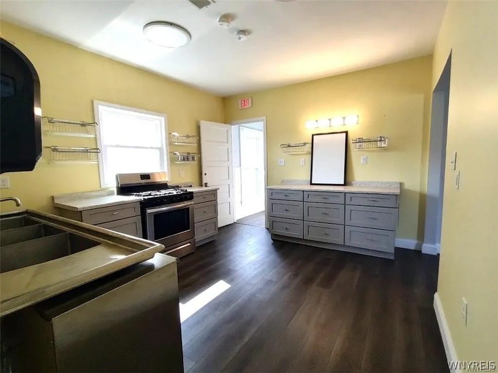 543 South Park Avenue, Buffalo, New York 14204, Buffalo, New York 14204, 5 Rooms Rooms,Commercial Sale,For Sale,543 South Park Avenue, Buffalo, New York 14204,0,B1663792