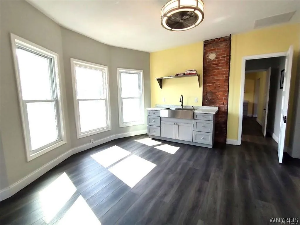 543 South Park Avenue, Buffalo, New York 14204, Buffalo, New York 14204, 5 Rooms Rooms,Commercial Sale,For Sale,543 South Park Avenue, Buffalo, New York 14204,0,B1663792