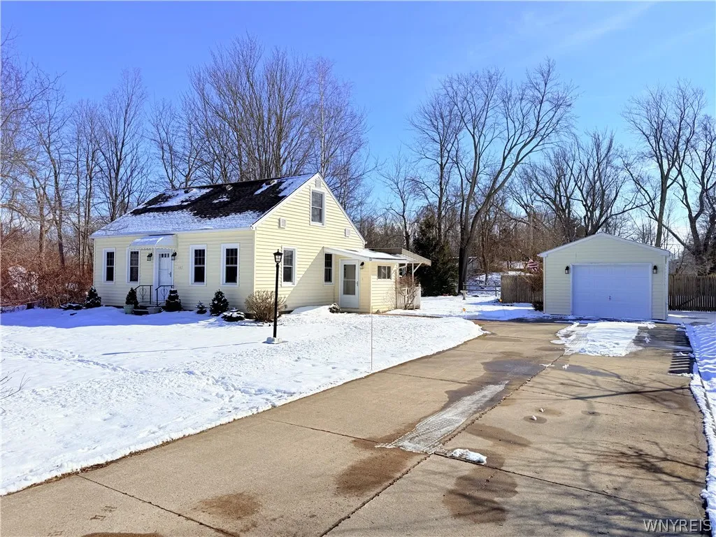 147 Argyle Avenue, Evans, New York 14006, Evans, New York 14006, 4 Bedrooms Bedrooms, 6 Rooms Rooms,1 BathroomBathrooms,Residential,Closed,147 Argyle Avenue, Evans, New York 14006,0,B1664016