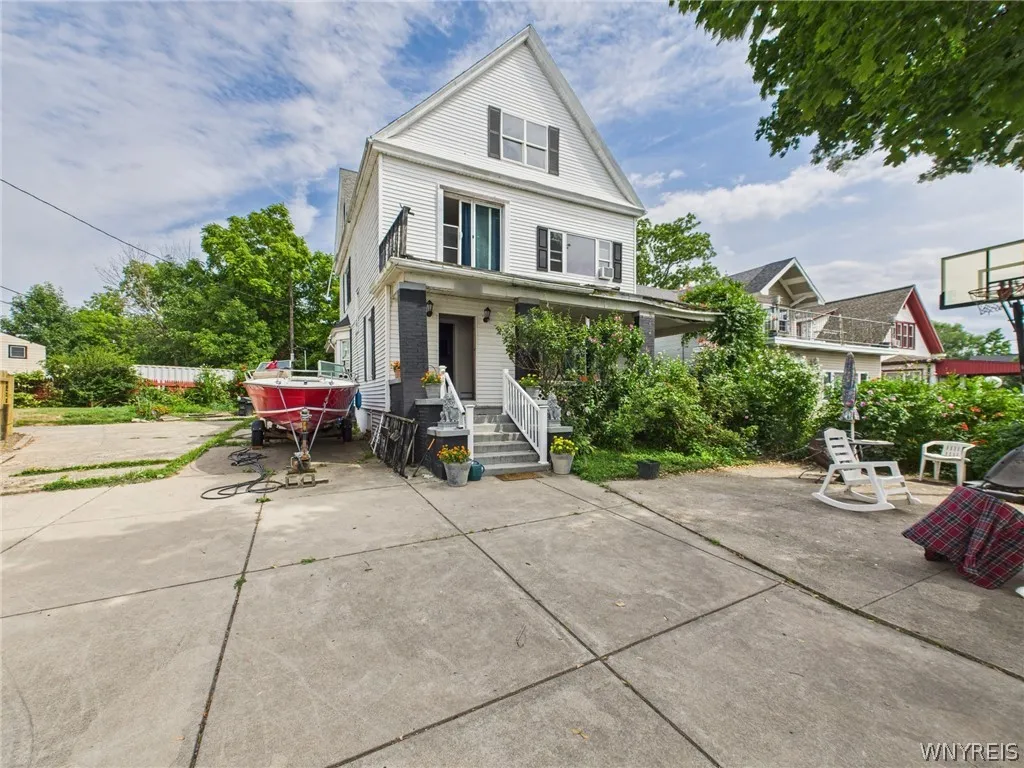 2403 Niagara Street, Buffalo, New York 14207, Buffalo, New York 14207, 4 Bedrooms Bedrooms, ,2 BathroomsBathrooms,Residential,For Sale,2403 Niagara Street, Buffalo, New York 14207,0,B1664031