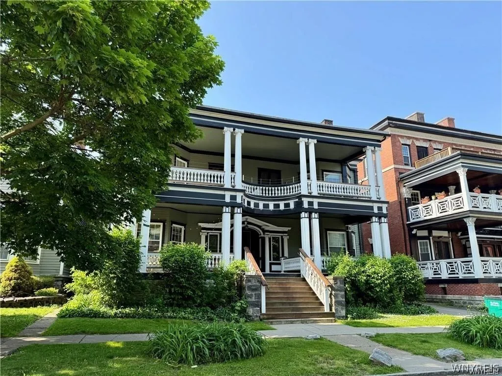 242 Bryant Street 2b, Buffalo, New York 14222, Buffalo, New York 14222, 2 Bedrooms Bedrooms, 5 Rooms Rooms,1 BathroomBathrooms,Residential Lease,Closed,242 Bryant Street 2b, Buffalo, New York 14222,0,B1664017