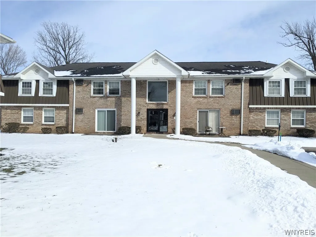 202 S Union Road 8, Amherst, New York 14221, Amherst, New York 14221, 2 Bedrooms Bedrooms, 5 Rooms Rooms,1 BathroomBathrooms,Residential Lease,For Rent,202 S Union Road 8, Amherst, New York 14221,0,B1664242