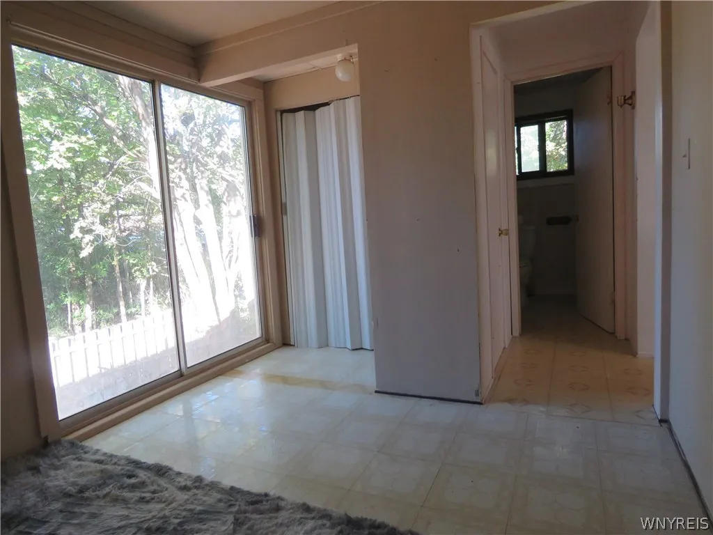 12x9 Bedroom -Garage Apt