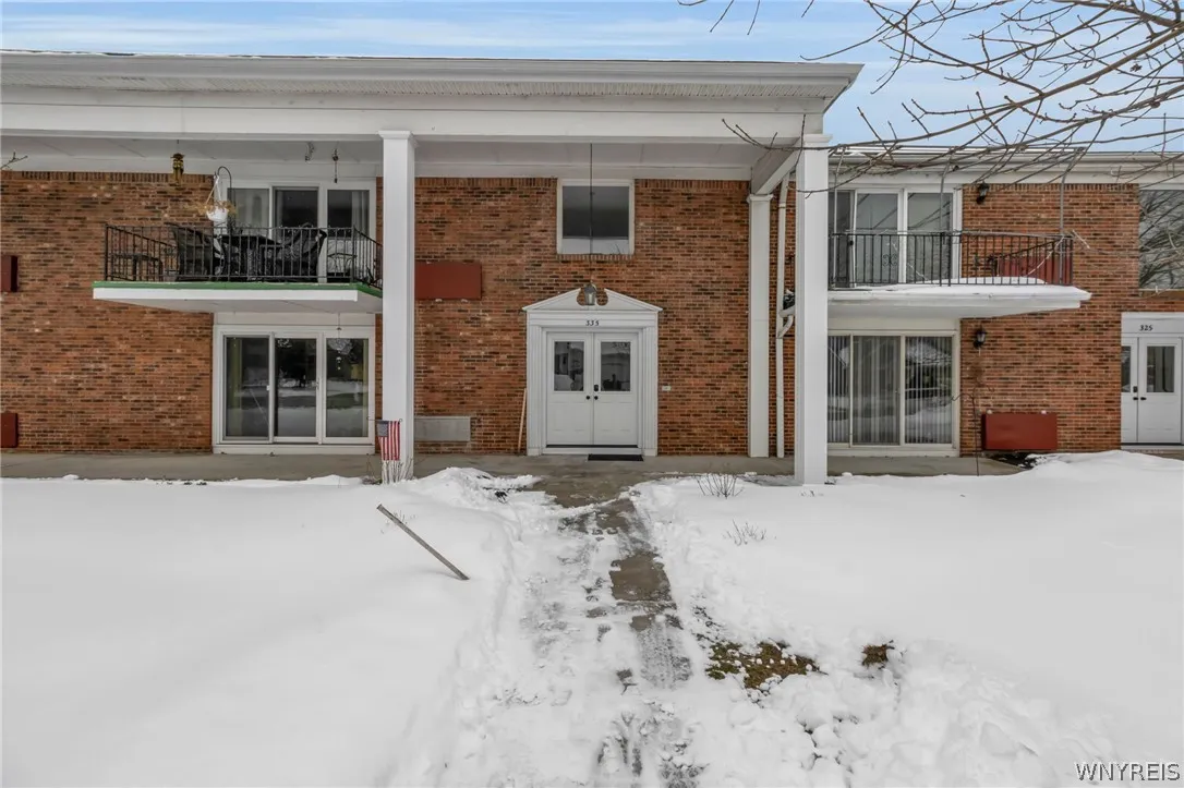 335 South Cayuga Road B, Amherst, New York 14221, Amherst, New York 14221, 2 Bedrooms Bedrooms, 5 Rooms Rooms,2 BathroomsBathrooms,Residential,For Sale,335 South Cayuga Road B, Amherst, New York 14221,0,B1663906