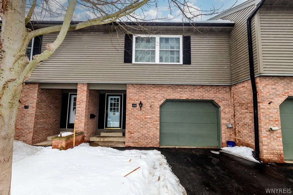 122 Bridle Path, Orchard Park, New York 14127, Orchard Park, New York 14127, 3 Bedrooms Bedrooms, 9 Rooms Rooms,2 BathroomsBathrooms,Residential,For Sale,122 Bridle Path, Orchard Park, New York 14127,0,B1662484
