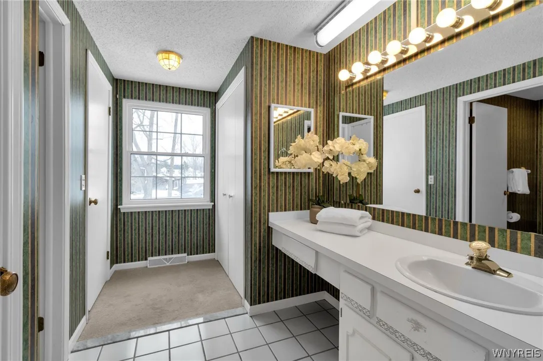 215 Wedgewood Drive, Amherst, New York 14221, Amherst, New York 14221, 3 Bedrooms Bedrooms, 8 Rooms Rooms,2 BathroomsBathrooms,Residential,For Sale,215 Wedgewood Drive, Amherst, New York 14221,0,B1664462