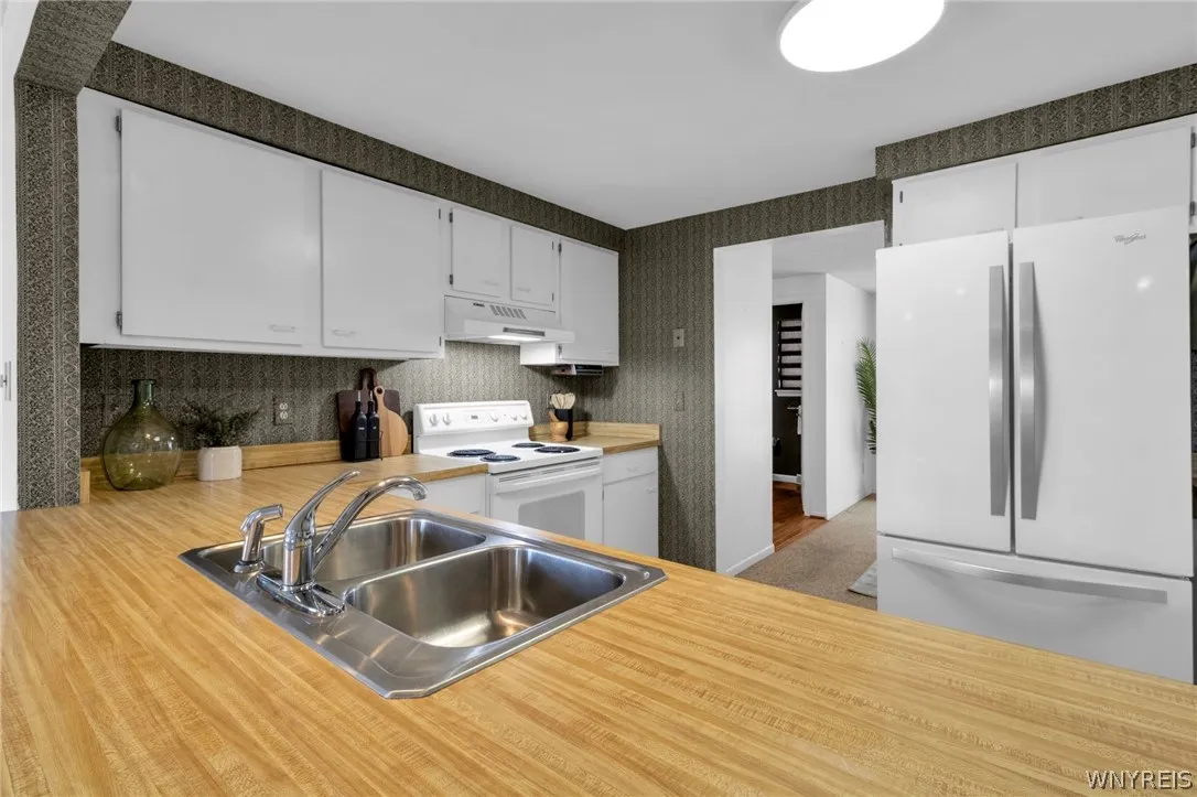 215 Wedgewood Drive, Amherst, New York 14221, Amherst, New York 14221, 3 Bedrooms Bedrooms, 8 Rooms Rooms,2 BathroomsBathrooms,Residential,For Sale,215 Wedgewood Drive, Amherst, New York 14221,0,B1664462