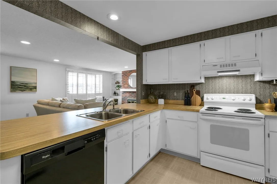 215 Wedgewood Drive, Amherst, New York 14221, Amherst, New York 14221, 3 Bedrooms Bedrooms, 8 Rooms Rooms,2 BathroomsBathrooms,Residential,For Sale,215 Wedgewood Drive, Amherst, New York 14221,0,B1664462