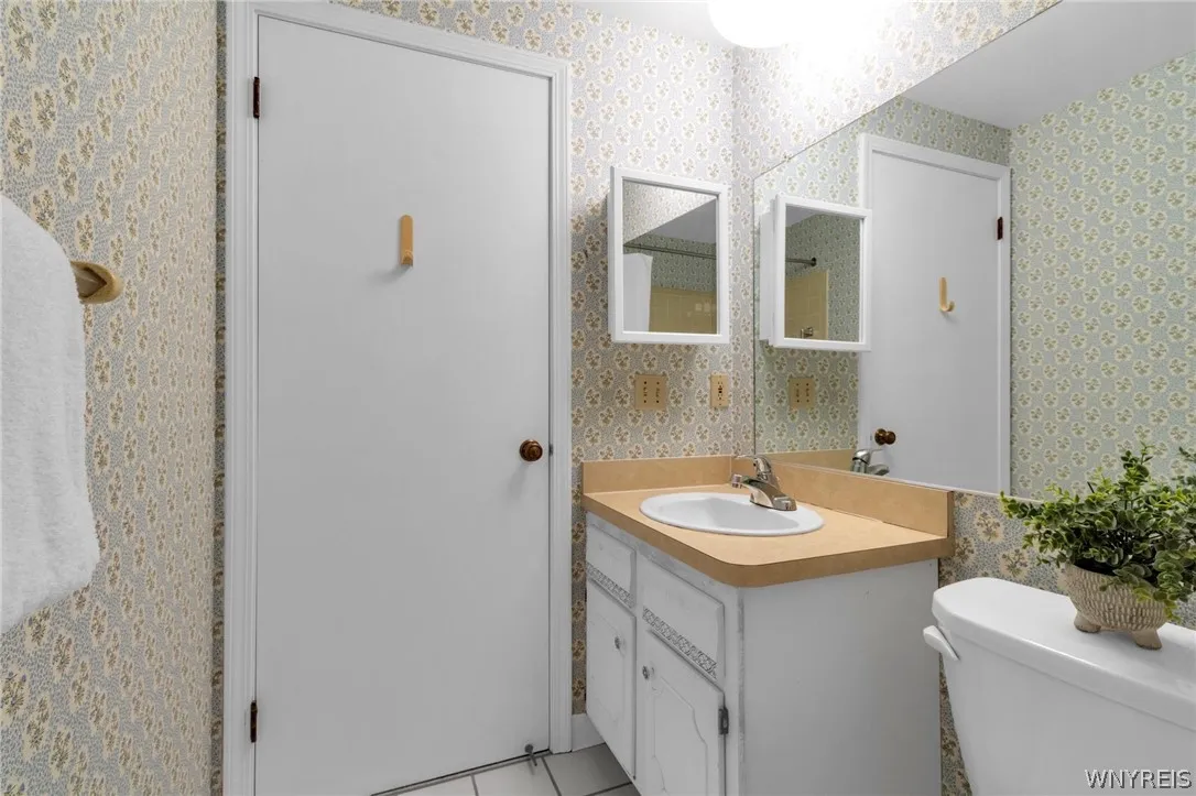 215 Wedgewood Drive, Amherst, New York 14221, Amherst, New York 14221, 3 Bedrooms Bedrooms, 8 Rooms Rooms,2 BathroomsBathrooms,Residential,For Sale,215 Wedgewood Drive, Amherst, New York 14221,0,B1664462