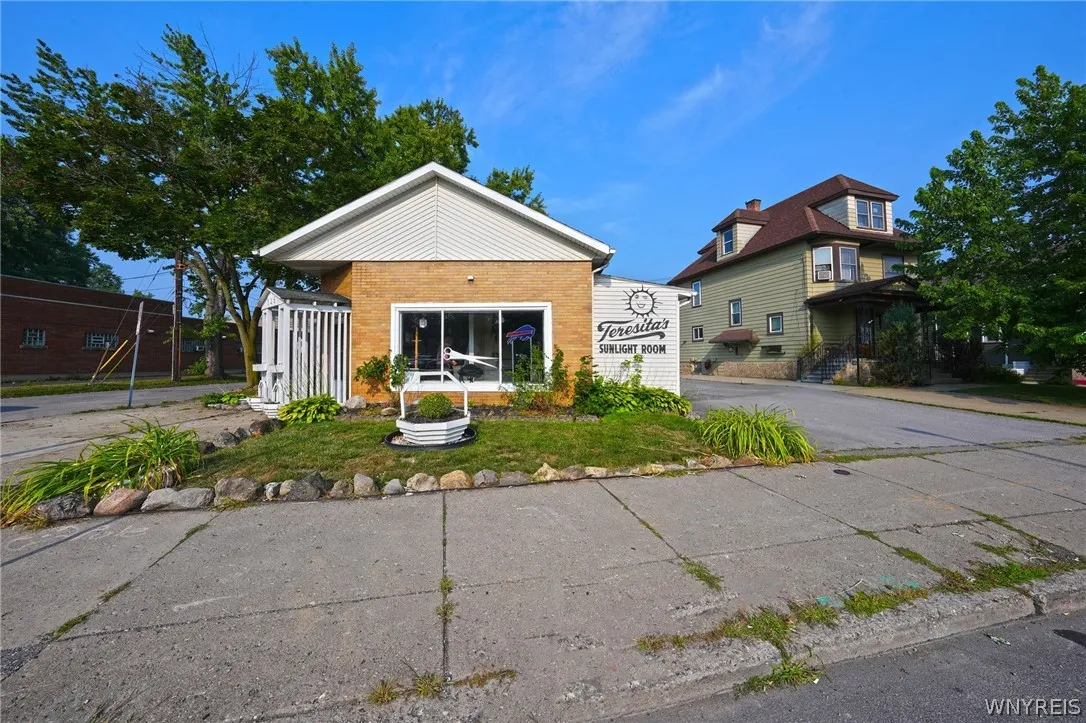 925 Abbott Road, Buffalo, New York 14220, Buffalo, New York 14220, ,Commercial Sale,For Sale,925 Abbott Road, Buffalo, New York 14220,0,B1664030