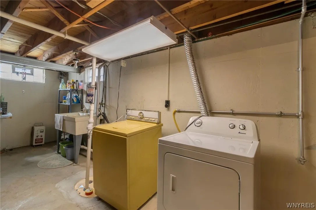 29 Danebrock Drive, Amherst, New York 14226, Amherst, New York 14226, 3 Bedrooms Bedrooms, 5 Rooms Rooms,2 BathroomsBathrooms,Residential,For Sale,29 Danebrock Drive, Amherst, New York 14226,0,B1664397