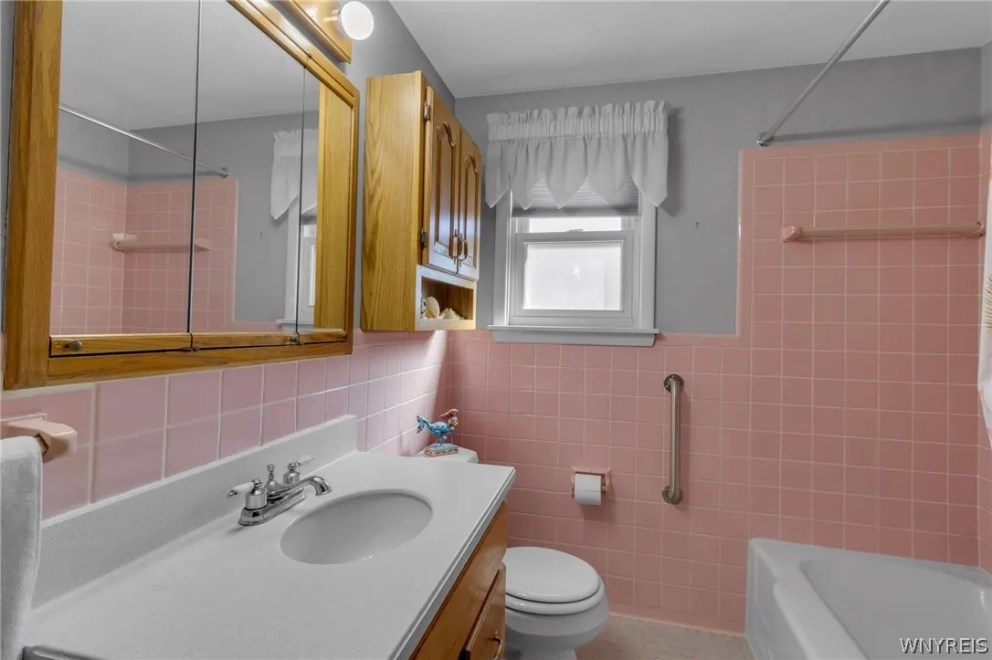 29 Danebrock Drive, Amherst, New York 14226, Amherst, New York 14226, 3 Bedrooms Bedrooms, 5 Rooms Rooms,2 BathroomsBathrooms,Residential,For Sale,29 Danebrock Drive, Amherst, New York 14226,0,B1664397