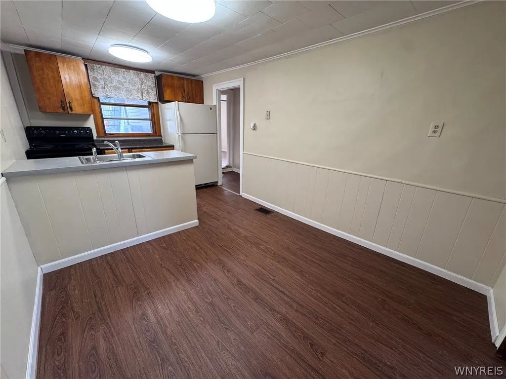 10761 Main Street 2, Clarence, New York 14031, Clarence, New York 14031, 1 Bedroom Bedrooms, 4 Rooms Rooms,1 BathroomBathrooms,Residential Lease,For Rent,10761 Main Street 2, Clarence, New York 14031,0,B1664831