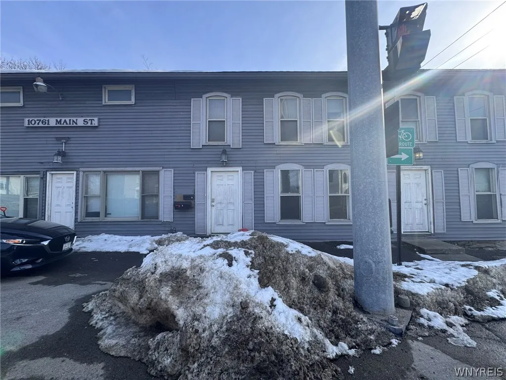 10761 Main Street 2, Clarence, New York 14031, Clarence, New York 14031, 1 Bedroom Bedrooms, 4 Rooms Rooms,1 BathroomBathrooms,Residential Lease,For Rent,10761 Main Street 2, Clarence, New York 14031,0,B1664831
