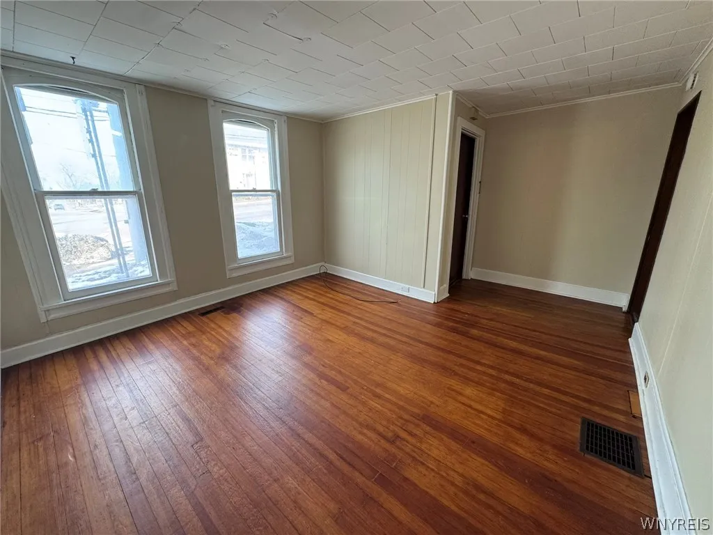 10761 Main Street 2, Clarence, New York 14031, Clarence, New York 14031, 1 Bedroom Bedrooms, 4 Rooms Rooms,1 BathroomBathrooms,Residential Lease,For Rent,10761 Main Street 2, Clarence, New York 14031,0,B1664831