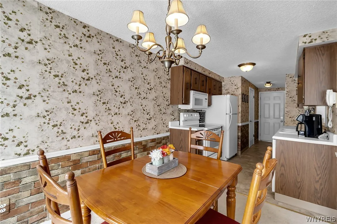 208 Harrogate, Amherst, New York 14221, Amherst, New York 14221, 3 Bedrooms Bedrooms, 8 Rooms Rooms,2 BathroomsBathrooms,Residential,For Sale,208 Harrogate, Amherst, New York 14221,0,B1662656