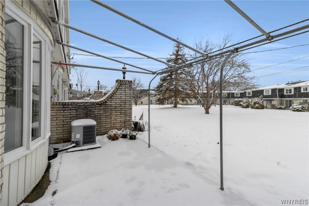BACK YARD CONCRETE PATIO