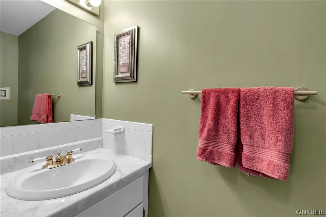 208 Harrogate, Amherst, New York 14221, Amherst, New York 14221, 3 Bedrooms Bedrooms, 8 Rooms Rooms,2 BathroomsBathrooms,Residential,For Sale,208 Harrogate, Amherst, New York 14221,0,B1662656