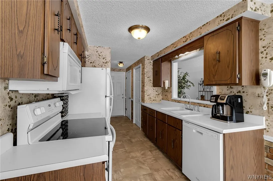 208 Harrogate, Amherst, New York 14221, Amherst, New York 14221, 3 Bedrooms Bedrooms, 8 Rooms Rooms,2 BathroomsBathrooms,Residential,For Sale,208 Harrogate, Amherst, New York 14221,0,B1662656