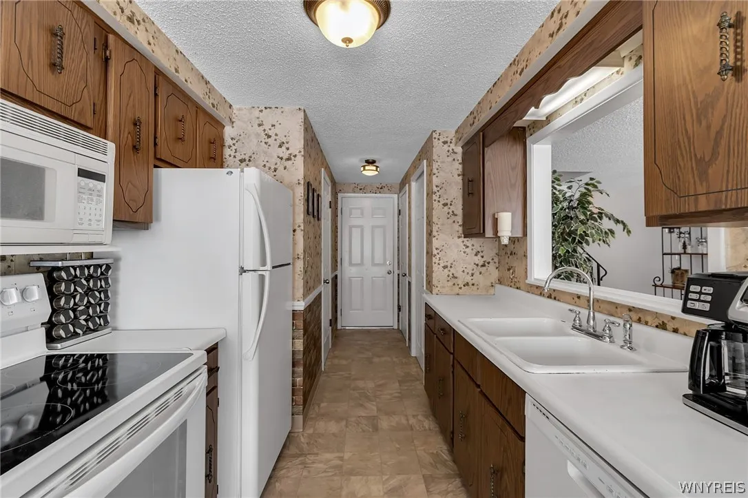 208 Harrogate, Amherst, New York 14221, Amherst, New York 14221, 3 Bedrooms Bedrooms, 8 Rooms Rooms,2 BathroomsBathrooms,Residential,For Sale,208 Harrogate, Amherst, New York 14221,0,B1662656
