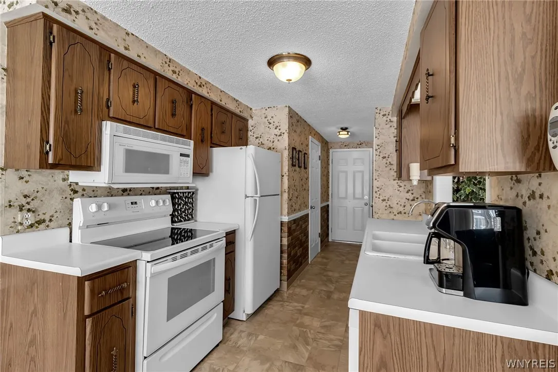 208 Harrogate, Amherst, New York 14221, Amherst, New York 14221, 3 Bedrooms Bedrooms, 8 Rooms Rooms,2 BathroomsBathrooms,Residential,For Sale,208 Harrogate, Amherst, New York 14221,0,B1662656