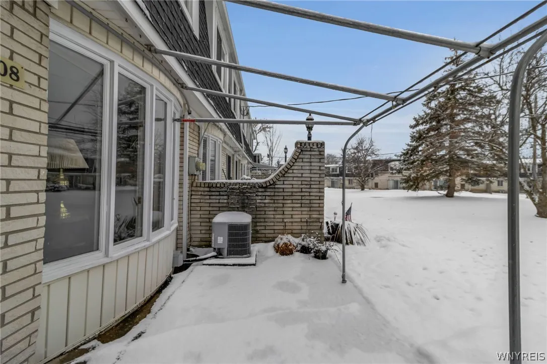 208 Harrogate, Amherst, New York 14221, Amherst, New York 14221, 3 Bedrooms Bedrooms, 8 Rooms Rooms,2 BathroomsBathrooms,Residential,For Sale,208 Harrogate, Amherst, New York 14221,0,B1662656