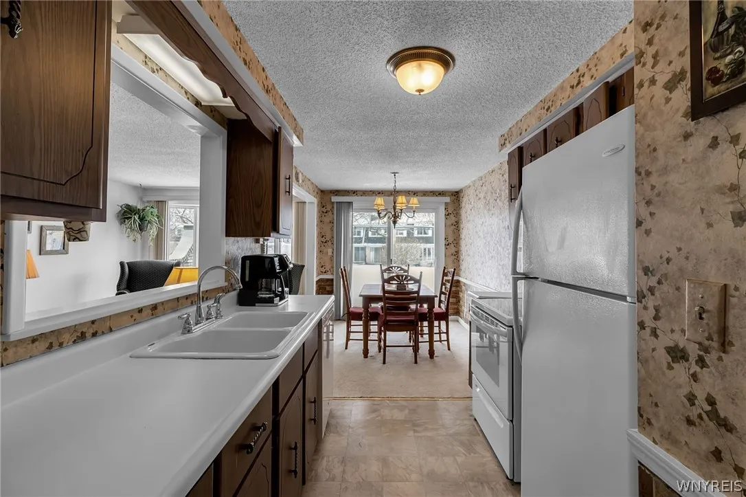 208 Harrogate, Amherst, New York 14221, Amherst, New York 14221, 3 Bedrooms Bedrooms, 8 Rooms Rooms,2 BathroomsBathrooms,Residential,For Sale,208 Harrogate, Amherst, New York 14221,0,B1662656