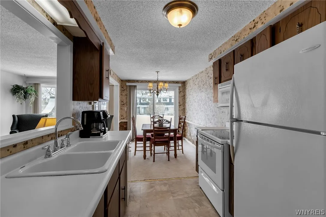 208 Harrogate, Amherst, New York 14221, Amherst, New York 14221, 3 Bedrooms Bedrooms, 8 Rooms Rooms,2 BathroomsBathrooms,Residential,For Sale,208 Harrogate, Amherst, New York 14221,0,B1662656