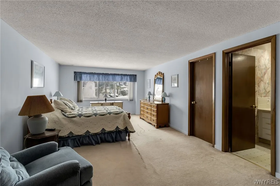 MASTER BEDROOM FULL BATH & WALK IN CLOSET