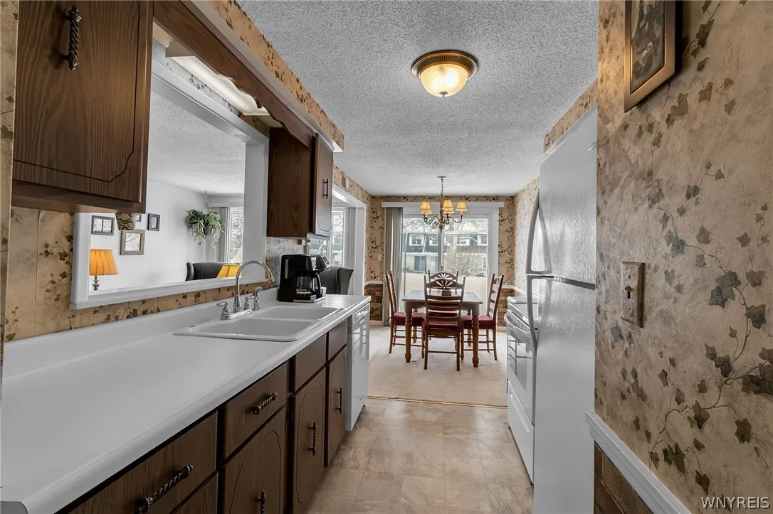 208 Harrogate, Amherst, New York 14221, Amherst, New York 14221, 3 Bedrooms Bedrooms, 8 Rooms Rooms,2 BathroomsBathrooms,Residential,For Sale,208 Harrogate, Amherst, New York 14221,0,B1662656