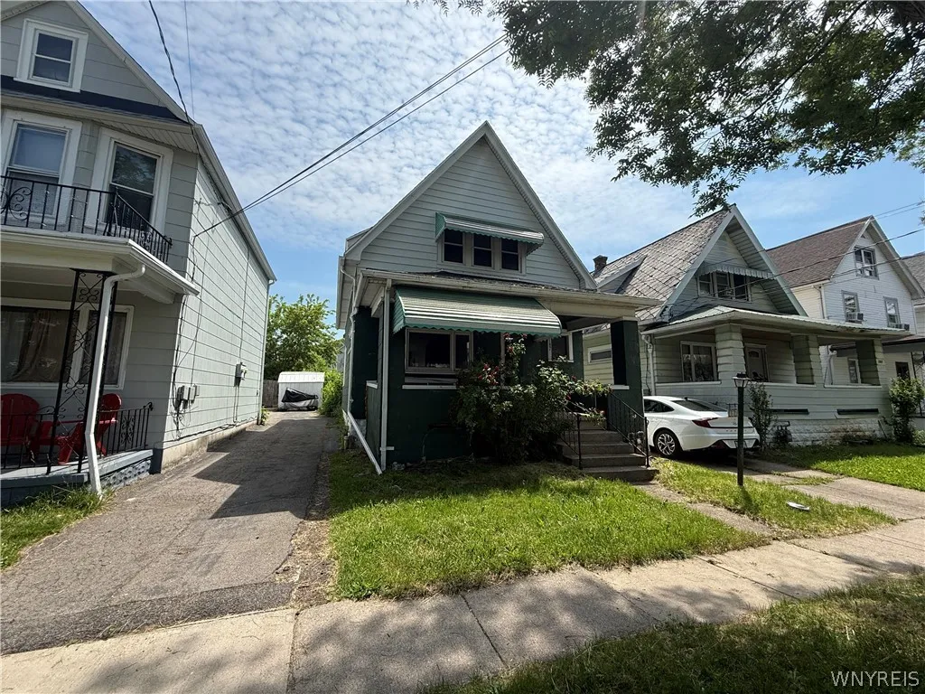 187 Condon Avenue, Buffalo, New York 14207, Buffalo, New York 14207, 3 Bedrooms Bedrooms, 6 Rooms Rooms,1 BathroomBathrooms,Residential,For Sale,187 Condon Avenue, Buffalo, New York 14207,0,B1664412