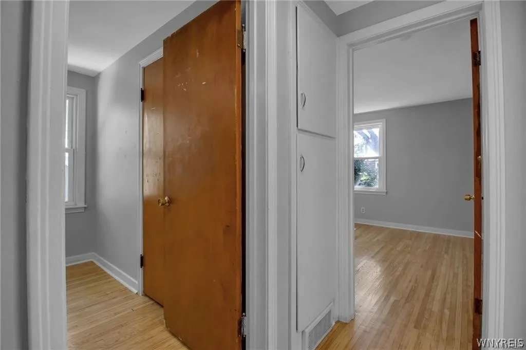 42 Layton Avenue, Amherst, New York 14226, Amherst, New York 14226, 2 Bedrooms Bedrooms, 5 Rooms Rooms,1 BathroomBathrooms,Residential Lease,For Rent,42 Layton Avenue, Amherst, New York 14226,0,B1665059