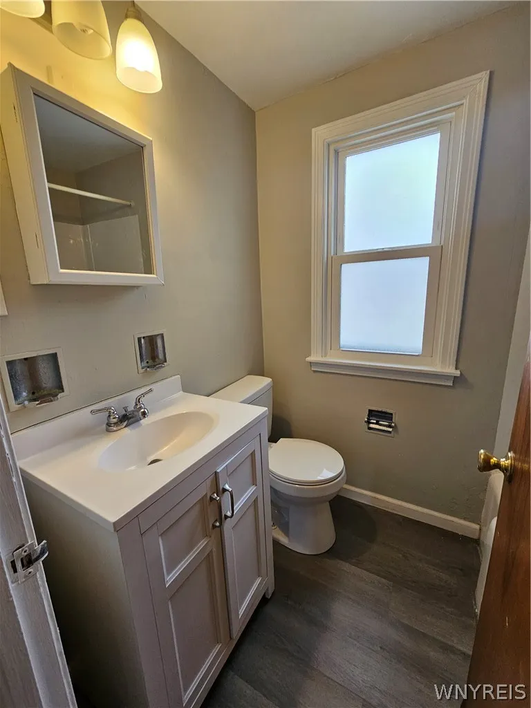 42 Layton Avenue, Amherst, New York 14226, Amherst, New York 14226, 2 Bedrooms Bedrooms, 5 Rooms Rooms,1 BathroomBathrooms,Residential Lease,For Rent,42 Layton Avenue, Amherst, New York 14226,0,B1665059