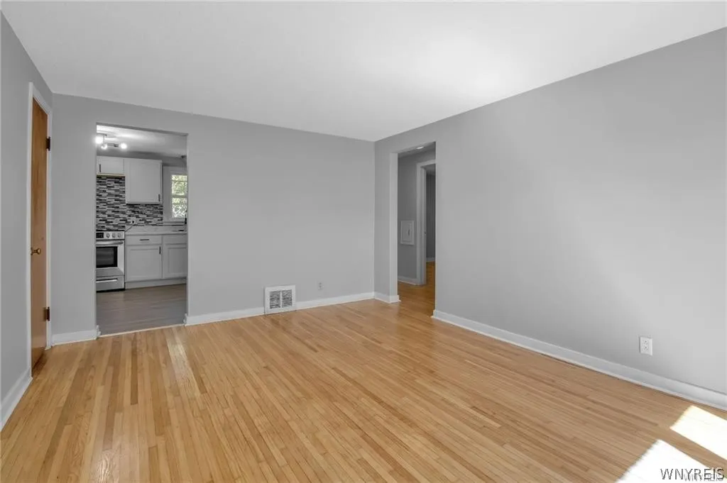 42 Layton Avenue, Amherst, New York 14226, Amherst, New York 14226, 2 Bedrooms Bedrooms, 5 Rooms Rooms,1 BathroomBathrooms,Residential Lease,For Rent,42 Layton Avenue, Amherst, New York 14226,0,B1665059