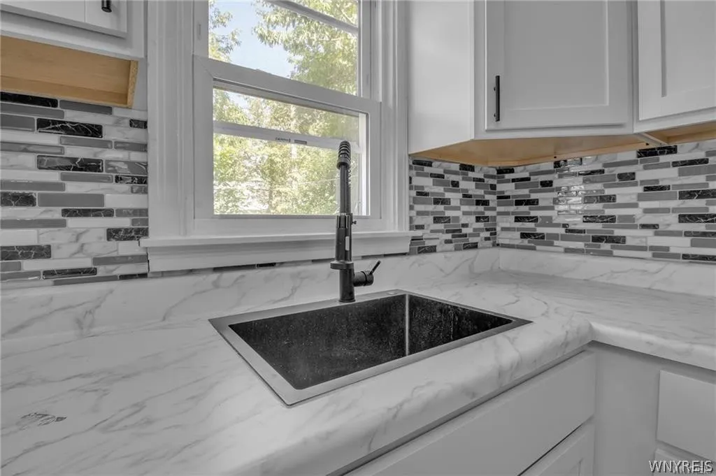 42 Layton Avenue, Amherst, New York 14226, Amherst, New York 14226, 2 Bedrooms Bedrooms, 5 Rooms Rooms,1 BathroomBathrooms,Residential Lease,For Rent,42 Layton Avenue, Amherst, New York 14226,0,B1665059