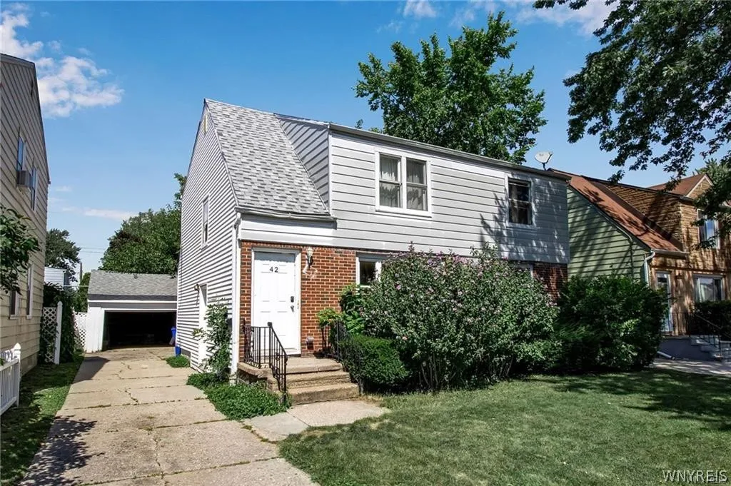 42 Layton Avenue, Amherst, New York 14226, Amherst, New York 14226, 2 Bedrooms Bedrooms, 5 Rooms Rooms,1 BathroomBathrooms,Residential Lease,For Rent,42 Layton Avenue, Amherst, New York 14226,0,B1665059