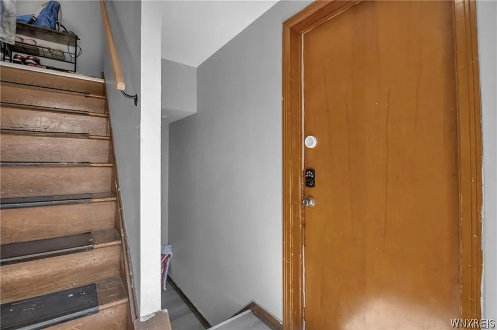 42 Layton Avenue, Amherst, New York 14226, Amherst, New York 14226, 2 Bedrooms Bedrooms, 5 Rooms Rooms,1 BathroomBathrooms,Residential Lease,For Rent,42 Layton Avenue, Amherst, New York 14226,0,B1665059