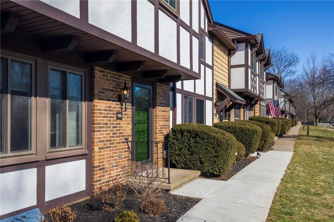 169 New Wickham Drive, Penfield, New York 14526, Penfield, New York 14526, 3 Bedrooms Bedrooms, 6 Rooms Rooms,2 BathroomsBathrooms,Residential,Closed,169 New Wickham Drive, Penfield, New York 14526,0,R1664169