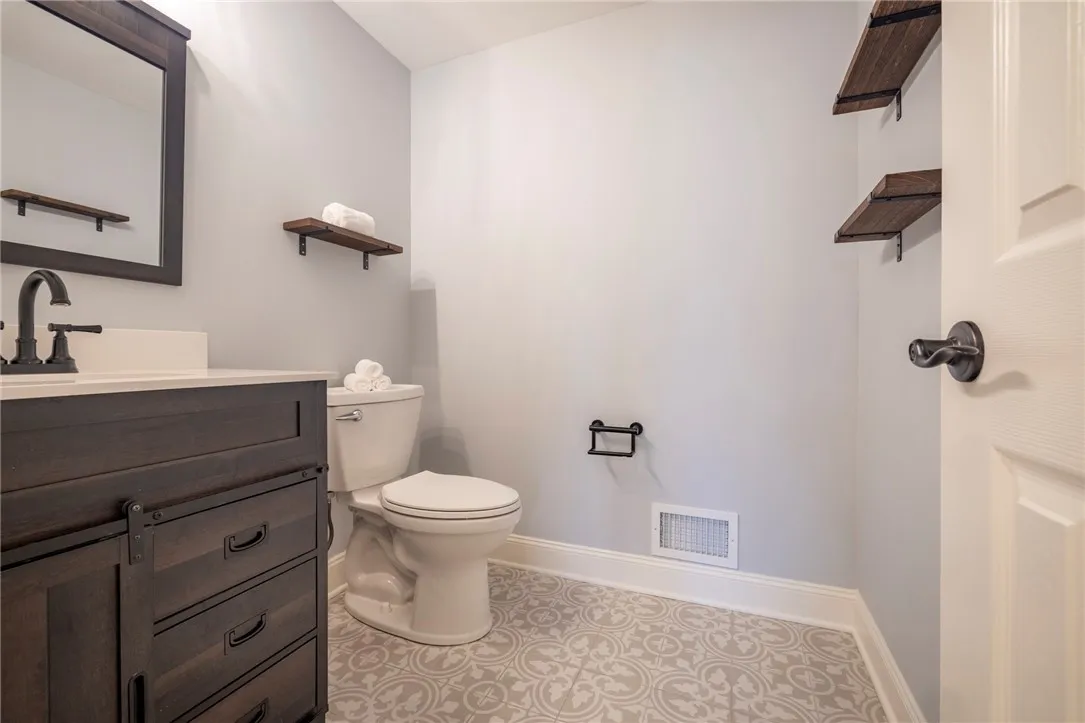 169 New Wickham Drive, Penfield, New York 14526, Penfield, New York 14526, 3 Bedrooms Bedrooms, 6 Rooms Rooms,2 BathroomsBathrooms,Residential,Closed,169 New Wickham Drive, Penfield, New York 14526,0,R1664169