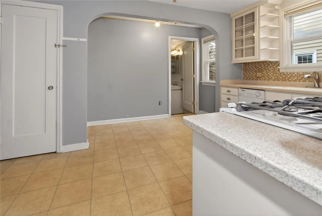 205 Thorncliffe Drive, Irondequoit, New York 14617, Irondequoit, New York 14617, 2 Bedrooms Bedrooms, 8 Rooms Rooms,2 BathroomsBathrooms,Residential,Closed,205 Thorncliffe Drive, Irondequoit, New York 14617,0,R1665007