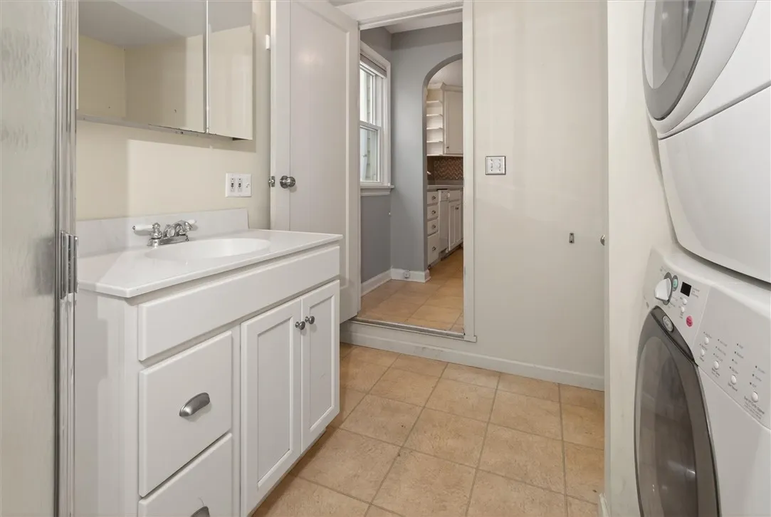 205 Thorncliffe Drive, Irondequoit, New York 14617, Irondequoit, New York 14617, 2 Bedrooms Bedrooms, 8 Rooms Rooms,2 BathroomsBathrooms,Residential,Closed,205 Thorncliffe Drive, Irondequoit, New York 14617,0,R1665007