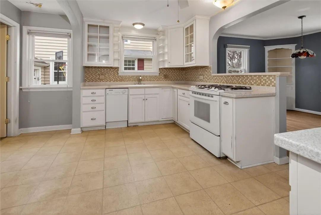 205 Thorncliffe Drive, Irondequoit, New York 14617, Irondequoit, New York 14617, 2 Bedrooms Bedrooms, 8 Rooms Rooms,2 BathroomsBathrooms,Residential,Closed,205 Thorncliffe Drive, Irondequoit, New York 14617,0,R1665007