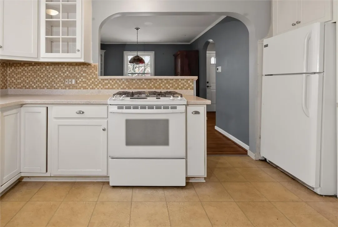 205 Thorncliffe Drive, Irondequoit, New York 14617, Irondequoit, New York 14617, 2 Bedrooms Bedrooms, 8 Rooms Rooms,2 BathroomsBathrooms,Residential,Closed,205 Thorncliffe Drive, Irondequoit, New York 14617,0,R1665007