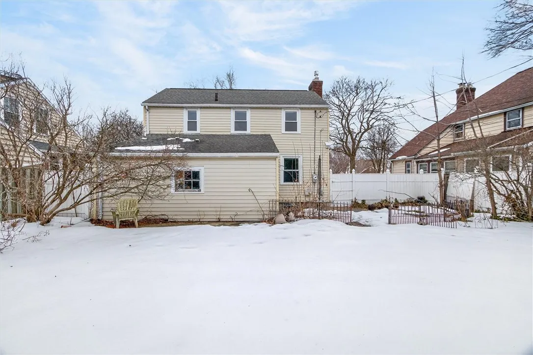 205 Thorncliffe Drive, Irondequoit, New York 14617, Irondequoit, New York 14617, 2 Bedrooms Bedrooms, 8 Rooms Rooms,2 BathroomsBathrooms,Residential,Closed,205 Thorncliffe Drive, Irondequoit, New York 14617,0,R1665007