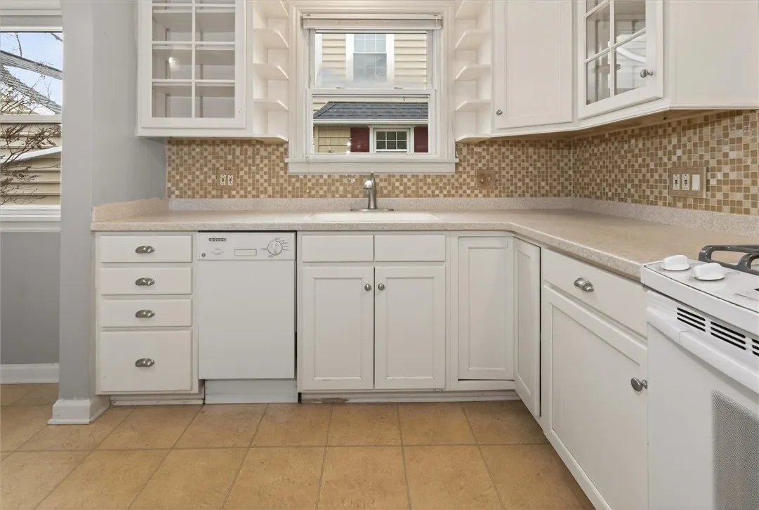 205 Thorncliffe Drive, Irondequoit, New York 14617, Irondequoit, New York 14617, 2 Bedrooms Bedrooms, 8 Rooms Rooms,2 BathroomsBathrooms,Residential,Closed,205 Thorncliffe Drive, Irondequoit, New York 14617,0,R1665007