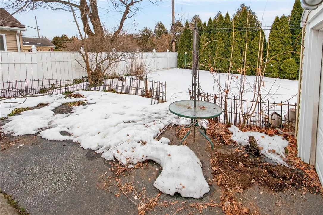 205 Thorncliffe Drive, Irondequoit, New York 14617, Irondequoit, New York 14617, 2 Bedrooms Bedrooms, 8 Rooms Rooms,2 BathroomsBathrooms,Residential,Closed,205 Thorncliffe Drive, Irondequoit, New York 14617,0,R1665007